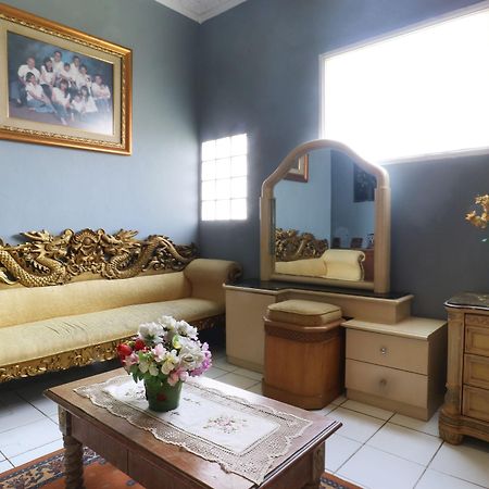 Villa Sri Manganti Jakarta Ngoại thất bức ảnh